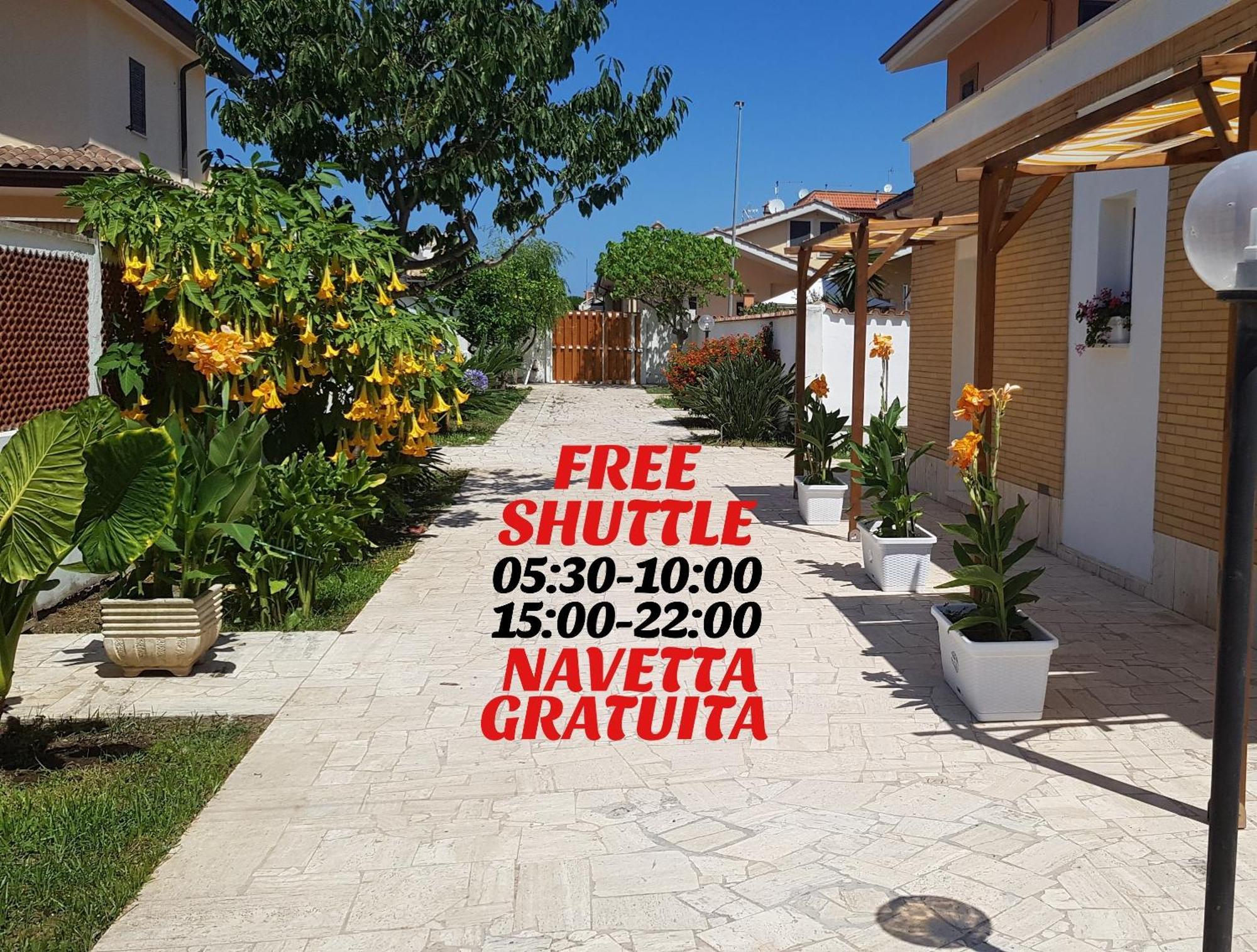 Un Passo Dal Mare Bed & Breakfast Fiumicino Exterior photo Free shuttle service